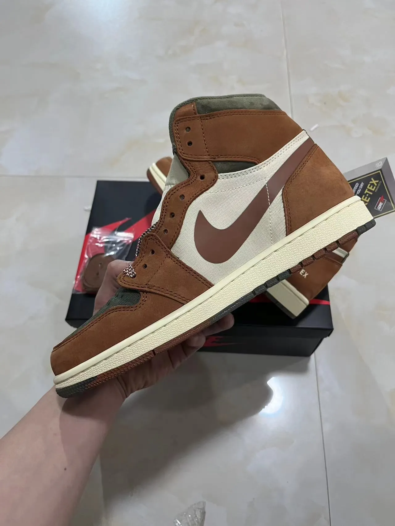 Zapatillas de baloncesto Air Jordan 1 High GORE-TEX marrón oliva 5
