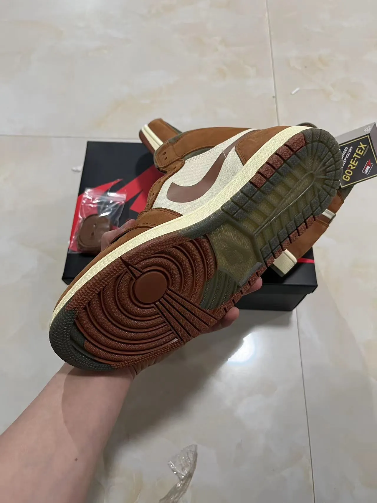 Zapatillas de baloncesto Air Jordan 1 High GORE-TEX marrón oliva 6