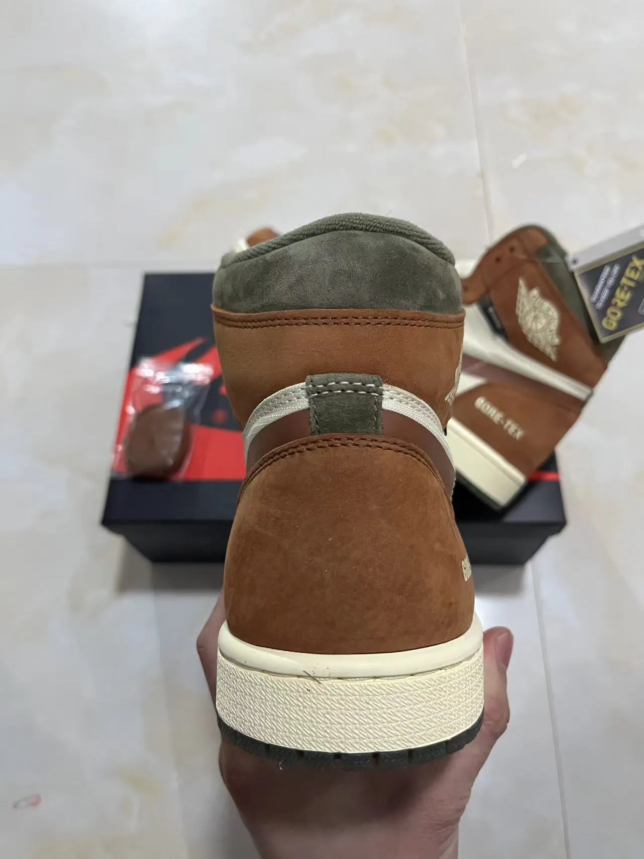 Zapatillas de baloncesto Air Jordan 1 High GORE-TEX marrón oliva 8