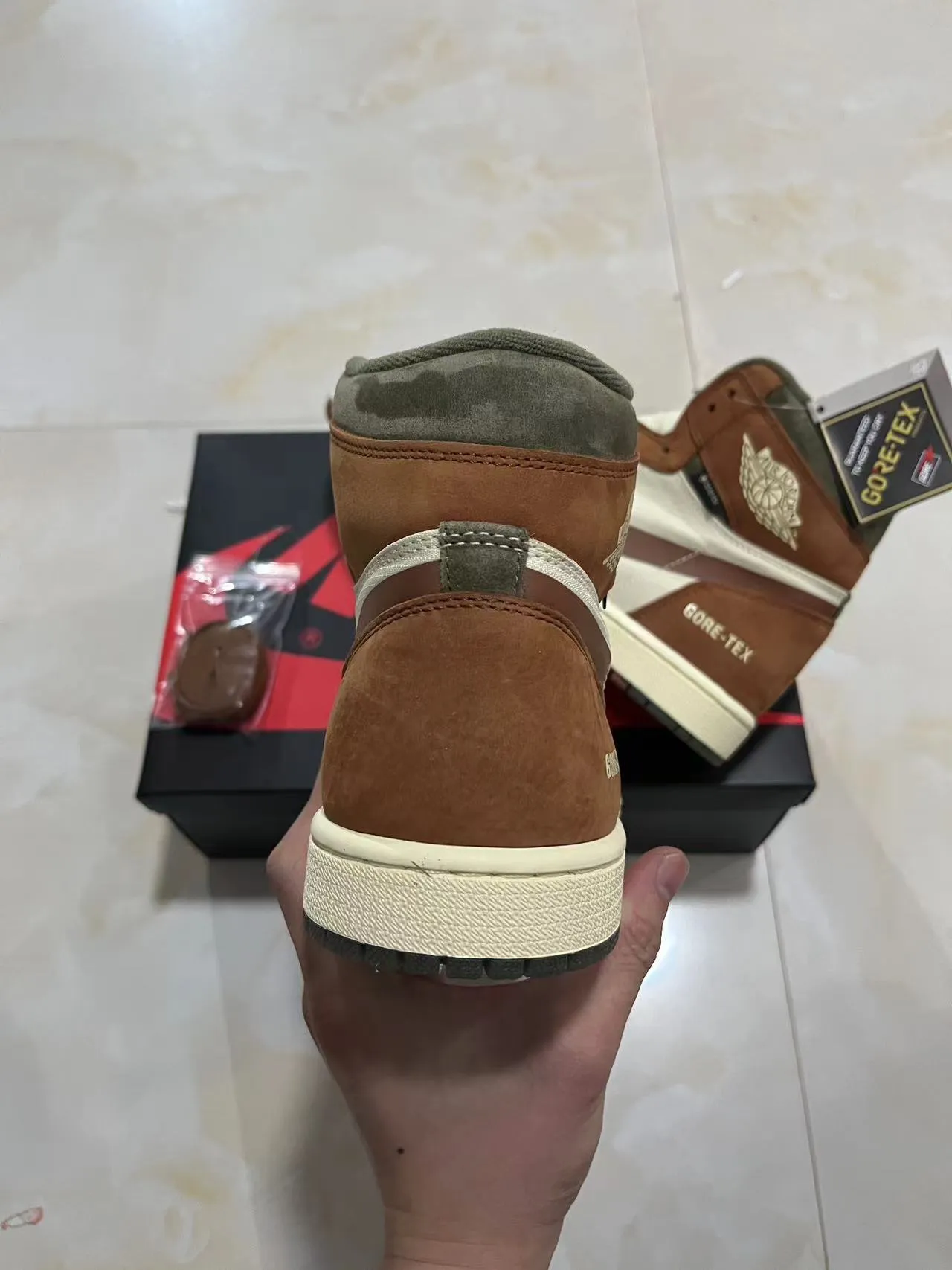 Zapatillas de baloncesto Air Jordan 1 High GORE-TEX marrón oliva 9