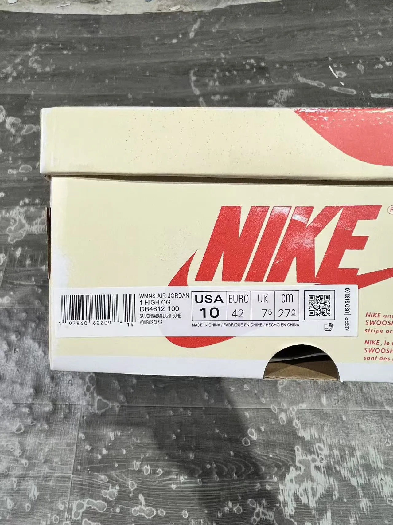 حذاء كرة السلة Air Jordan 1 High Off-White بنعل أحمر 10
