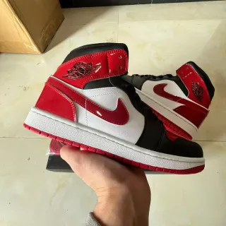 Air Jordan 1 High पेटेंट लाल सफ़ेद काला बास्केटबॉल जूते