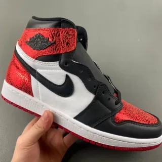 Tênis de basquete Air Jordan 1 High texturizado vermelho, preto e branco