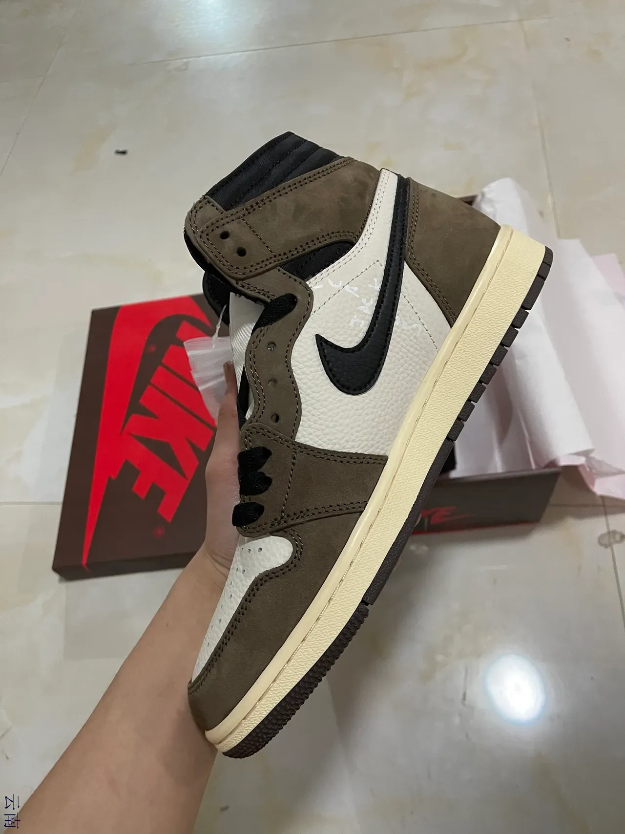 Air Jordan 1 عالي الارتفاع Olive Brown White Black حذاء كرة السلة 4