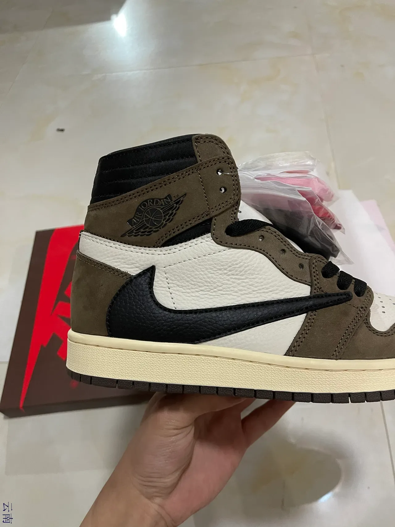 Air Jordan 1 عالي الارتفاع Olive Brown White Black حذاء كرة السلة 6