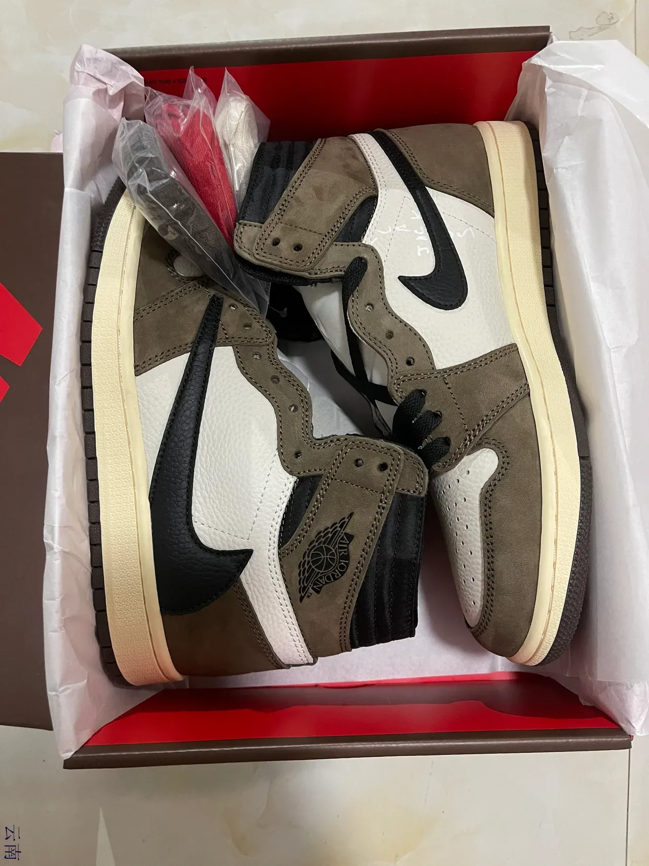 Air Jordan 1 عالي الارتفاع Olive Brown White Black حذاء كرة السلة 8