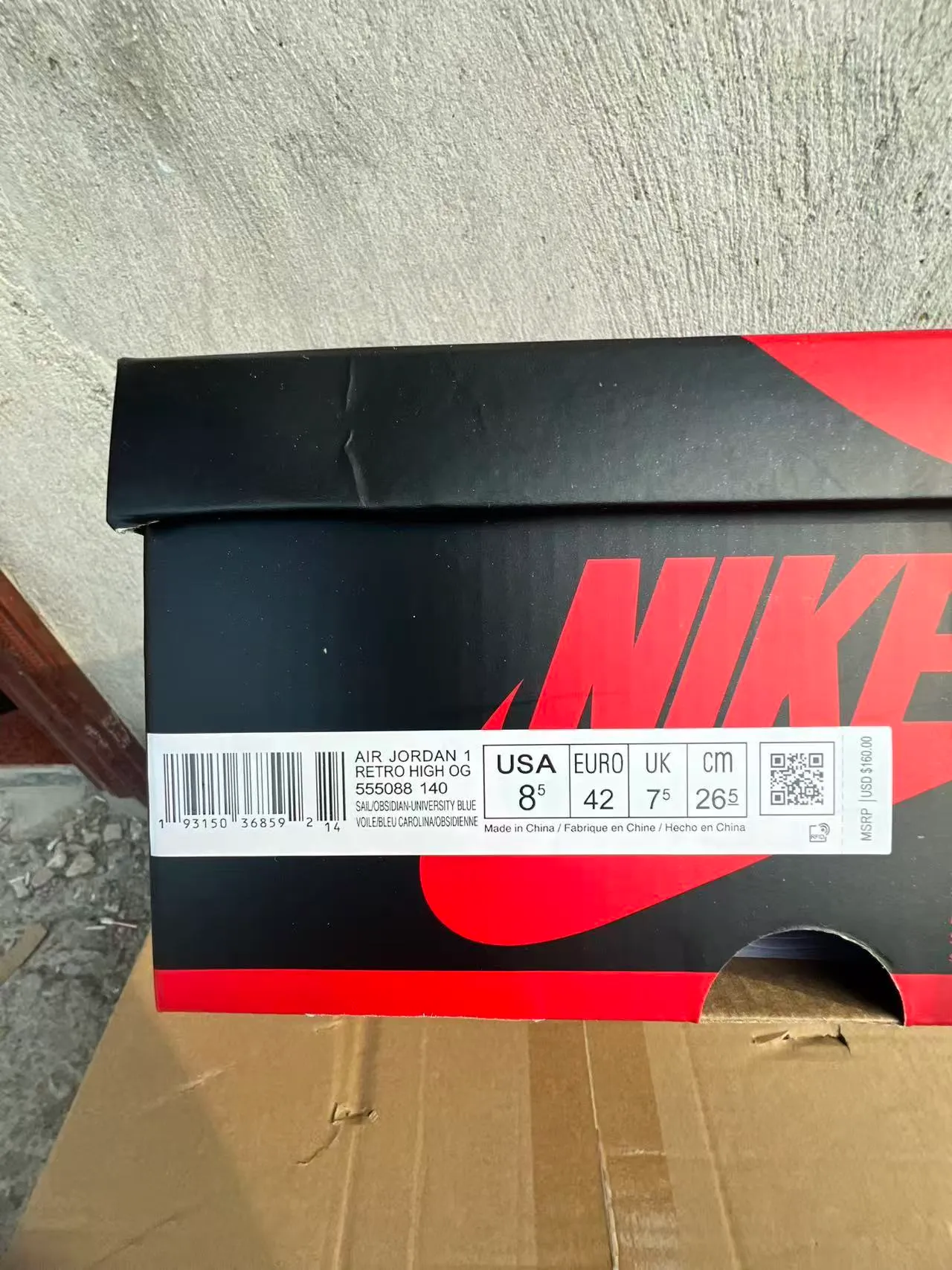 حذاء كرة السلة Air Jordan 1 عالي الرقبة بألواح جلدية باللونين الأبيض والأزرق 10