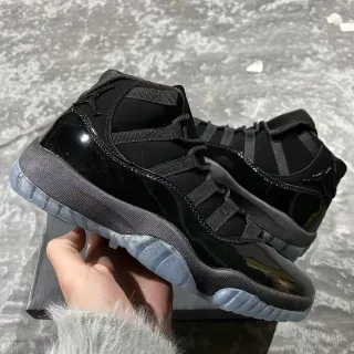 Air Jordan 11 黑色漆皮高帮篮球鞋