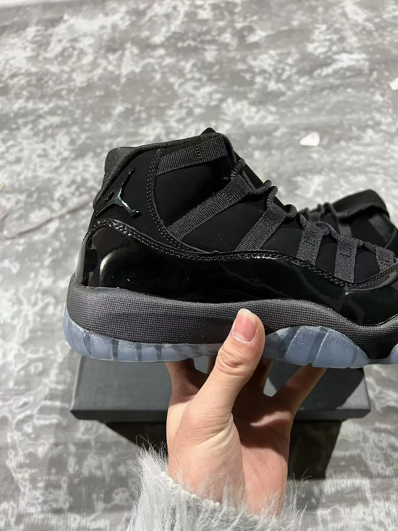 Zapatillas de baloncesto de caña alta Air Jordan 11 de charol negro 7