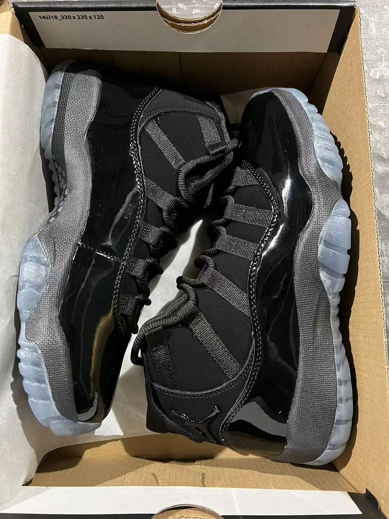 Zapatillas de baloncesto de caña alta Air Jordan 11 de charol negro 9