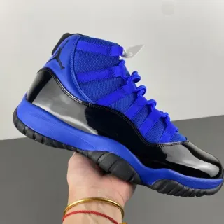 Tênis de basquete Air Jordan 11 em couro envernizado azul royal e preto