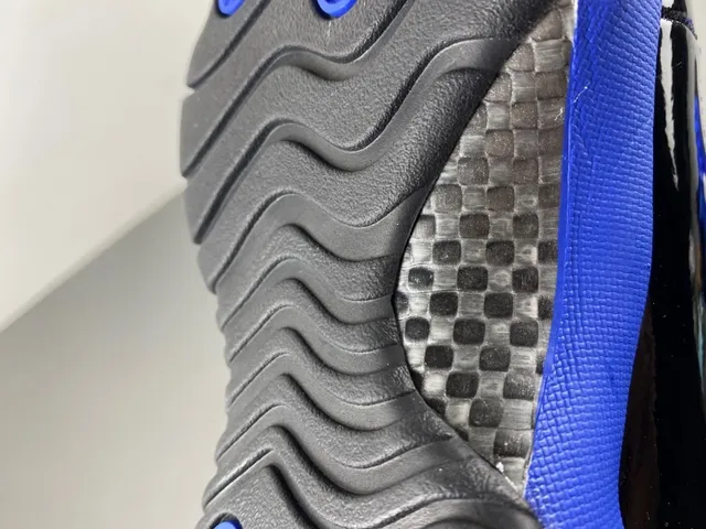 Tênis de basquete Air Jordan 11 em couro envernizado azul royal e preto 5