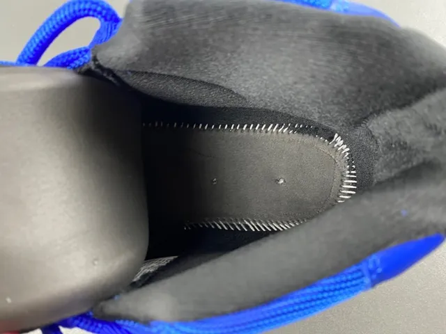 Tênis de basquete Air Jordan 11 em couro envernizado azul royal e preto 7