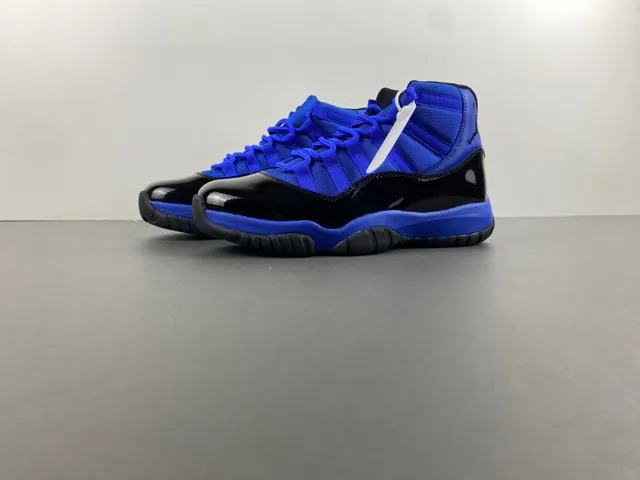 Tênis de basquete Air Jordan 11 em couro envernizado azul royal e preto 8