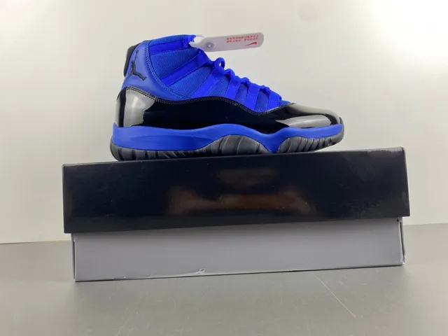 Tênis de basquete Air Jordan 11 em couro envernizado azul royal e preto 13