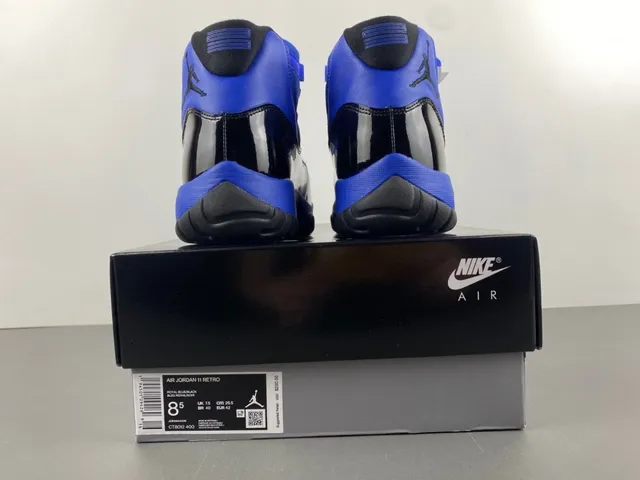 Tênis de basquete Air Jordan 11 em couro envernizado azul royal e preto 16