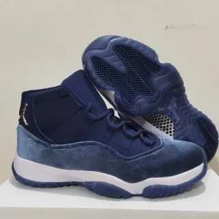 Tênis de basquete Air Jordan 11 de veludo azul-marinho