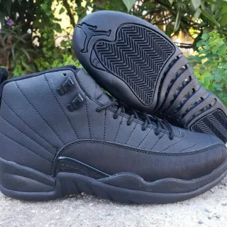 Air Jordan 12 All-Black 篮球鞋