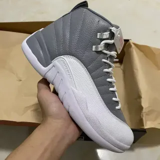Air Jordan 12 Tênis de Basquete Cinza e Branco Couro Acolchoado