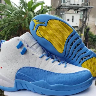Air Jordan 12 白色和浅蓝色 黄色大底 篮球鞋