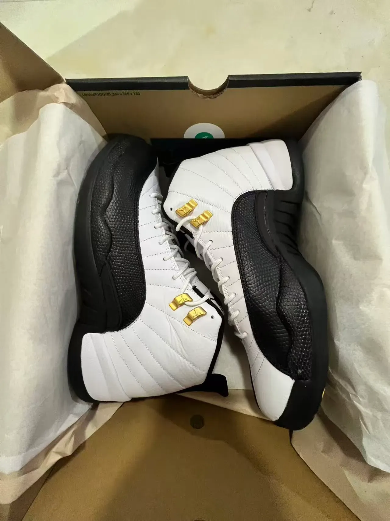 Air Jordan 12 白黑金篮球鞋 9