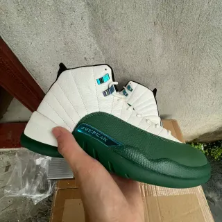 Zapatillas de baloncesto Air Jordan 12 blanco y verde iridiscente