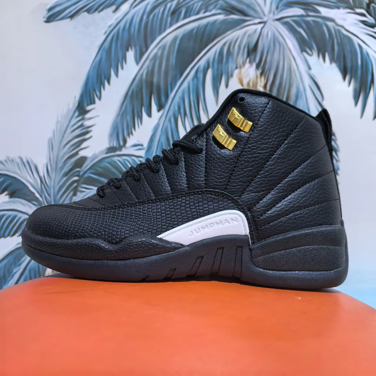 Zapatillas de baloncesto Air Jordan 12 de piel de serpiente blanco y morado 3