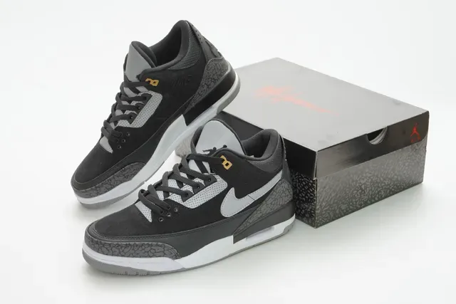 Air Jordan 3 黑色水泥灰篮球鞋 5