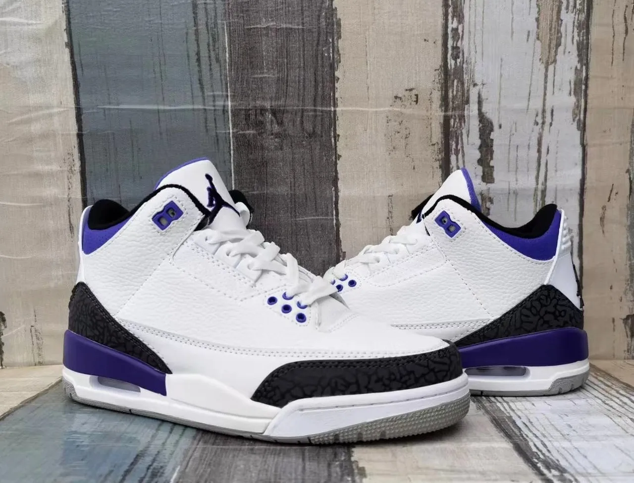 حذاء كرة السلة Air Jordan 3 أبيض بنفسجي أسود 3