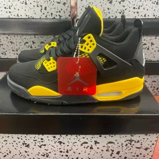 Air Jordan 4 Preto e Amarelo Tênis de Basquete