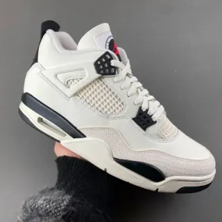Air Jordan 4 Off-White and Black 篮球鞋