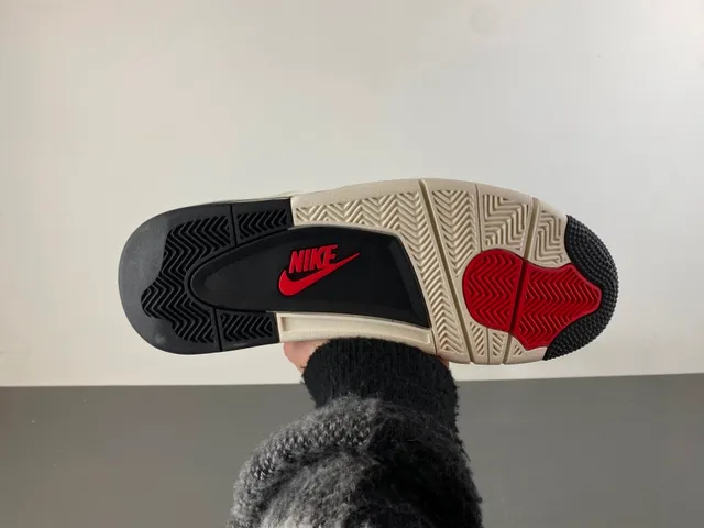 Air Jordan 4 Off-White and Black chaussures de basketball 8