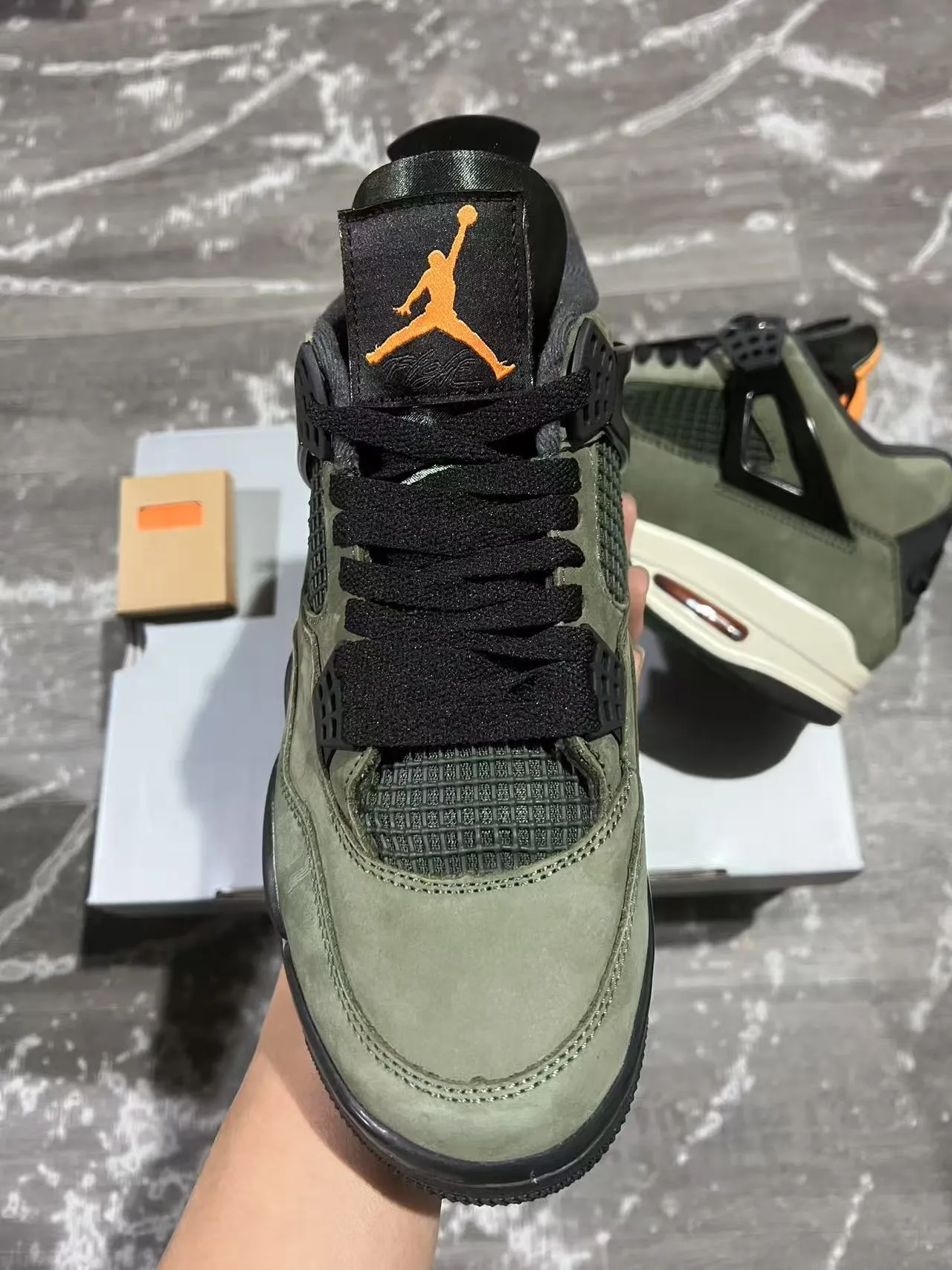 Air Jordan 4 橄榄绿麂皮高帮篮球鞋 3