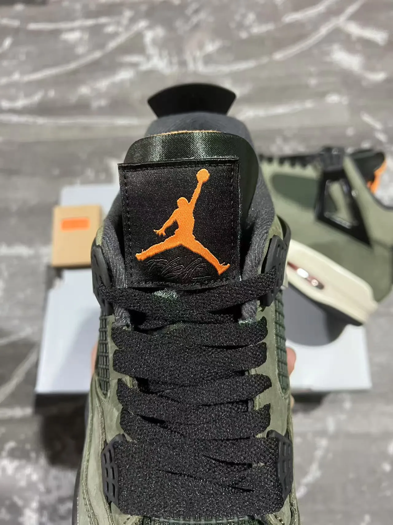 Air Jordan 4 橄榄绿麂皮高帮篮球鞋 4