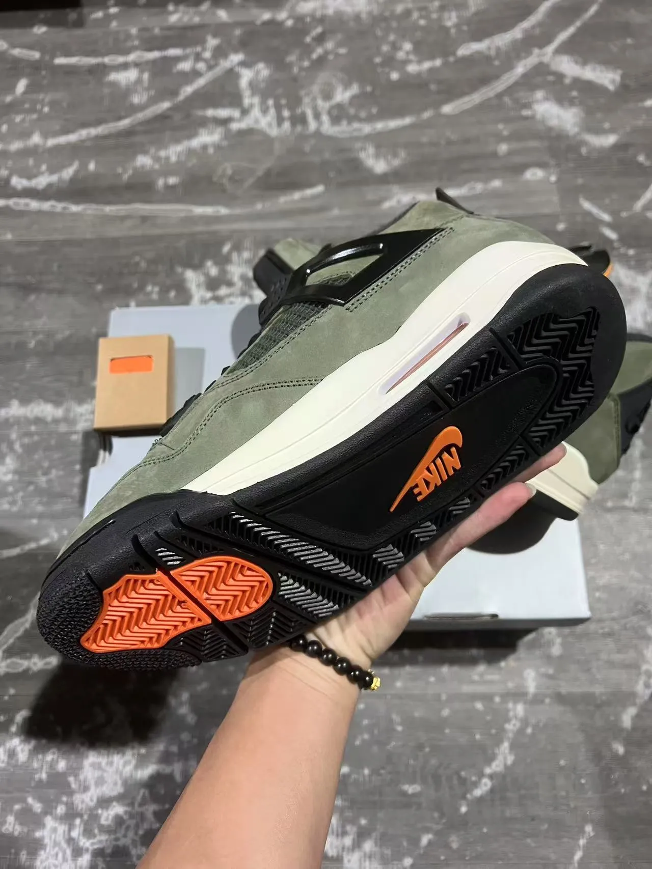 Air Jordan 4 橄榄绿麂皮高帮篮球鞋 6