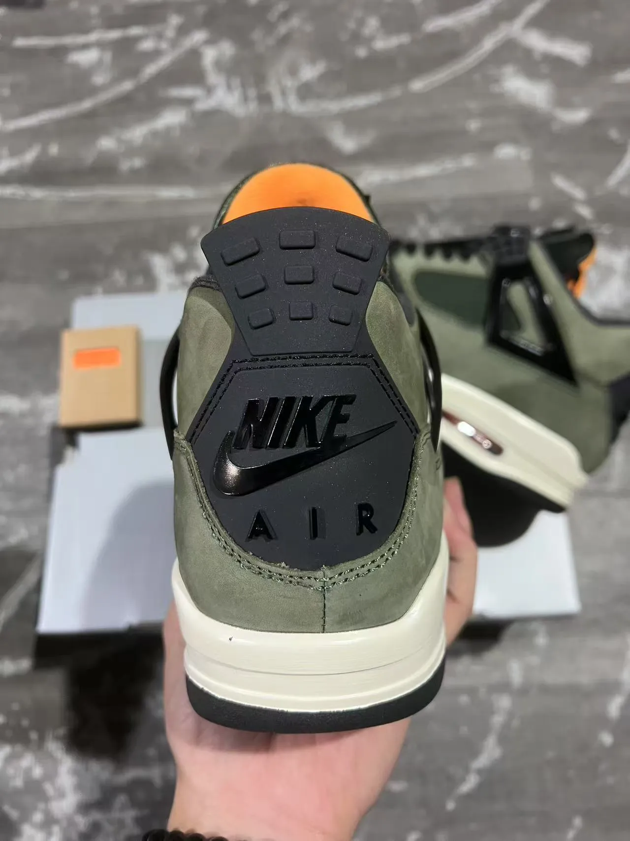Air Jordan 4 橄榄绿麂皮高帮篮球鞋 8
