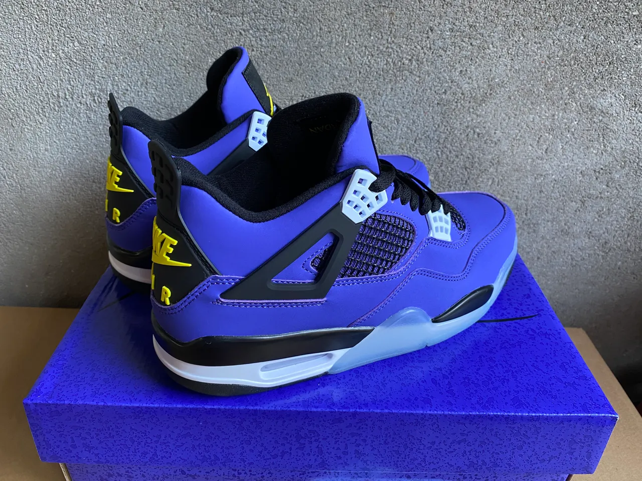 Air Jordan 4 紫色黑色白色篮球鞋 7