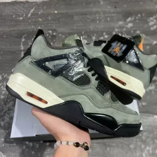 Tênis de basquete Air Jordan 4 em camurça verde-sálvia