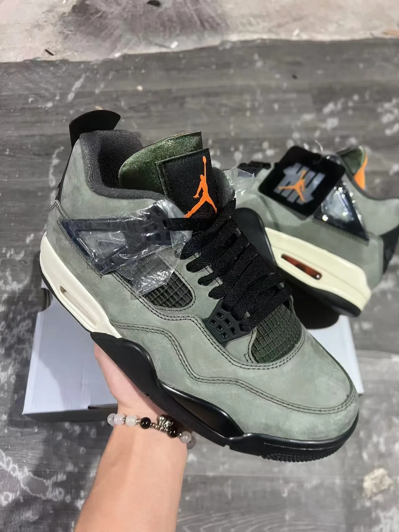 Zapatillas de baloncesto Air Jordan 4 de ante verde salvia 2