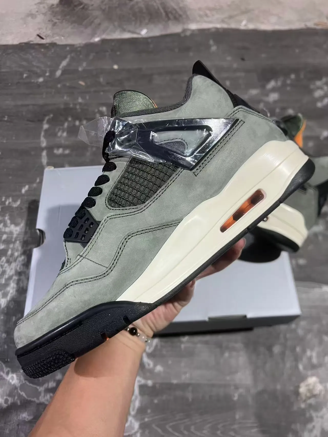 Zapatillas de baloncesto Air Jordan 4 de ante verde salvia 5