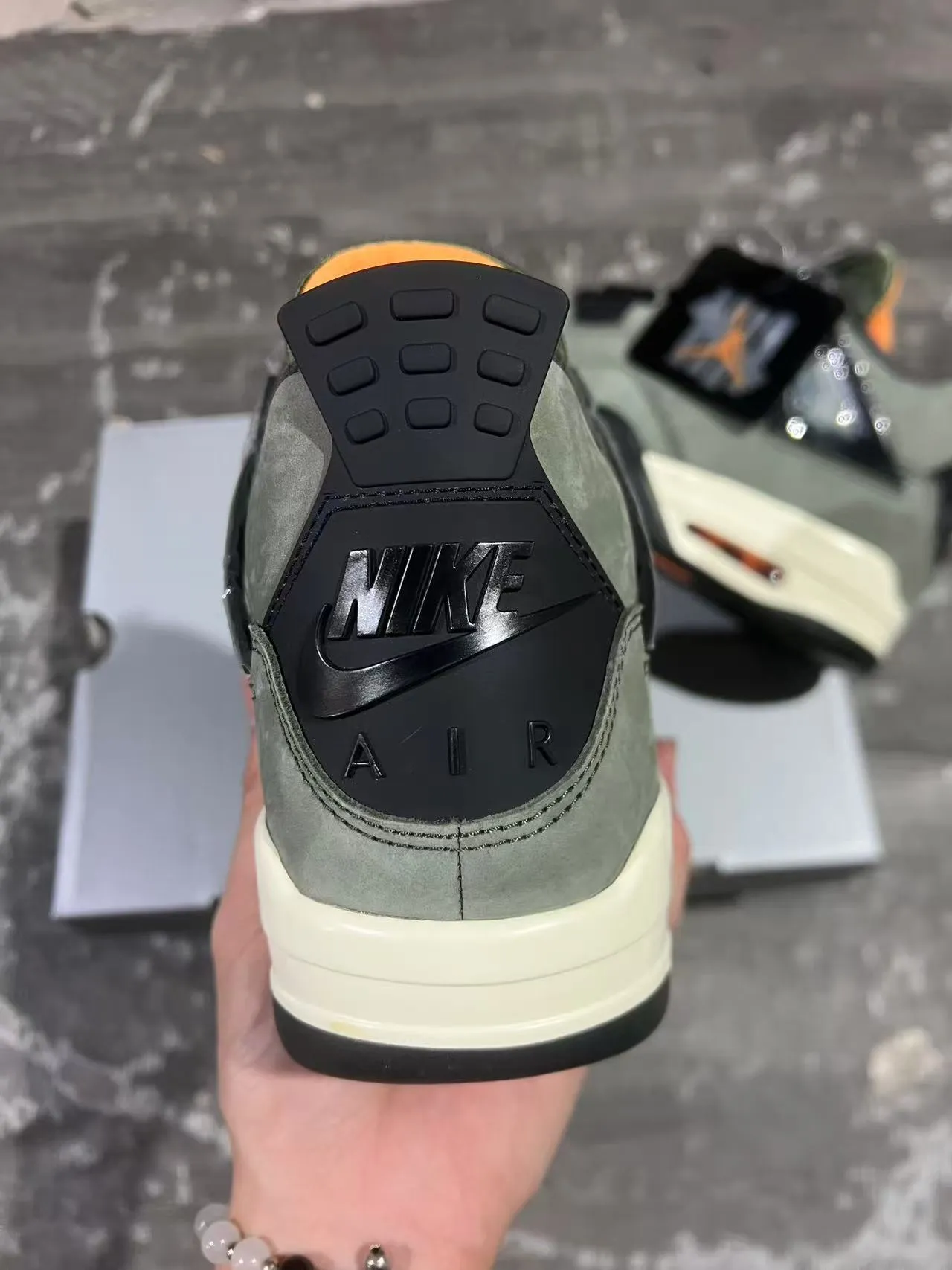 Zapatillas de baloncesto Air Jordan 4 de ante verde salvia 8