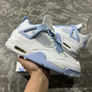 Tênis de basquete Air Jordan 4 branco e azul-pó