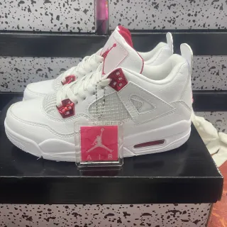 Tênis de basquete Air Jordan 4 branco e vermelho