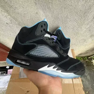 Air Jordan 5 黑色浅蓝色篮球鞋