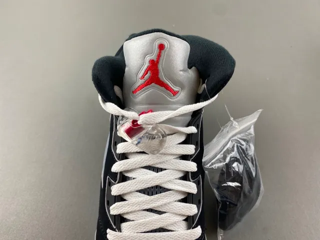 Air Jordan 5 Black Light Blue Cement أحذية كرة السلة 6