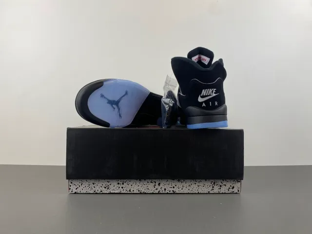 Air Jordan 5 Black Light Blue Cement أحذية كرة السلة 17