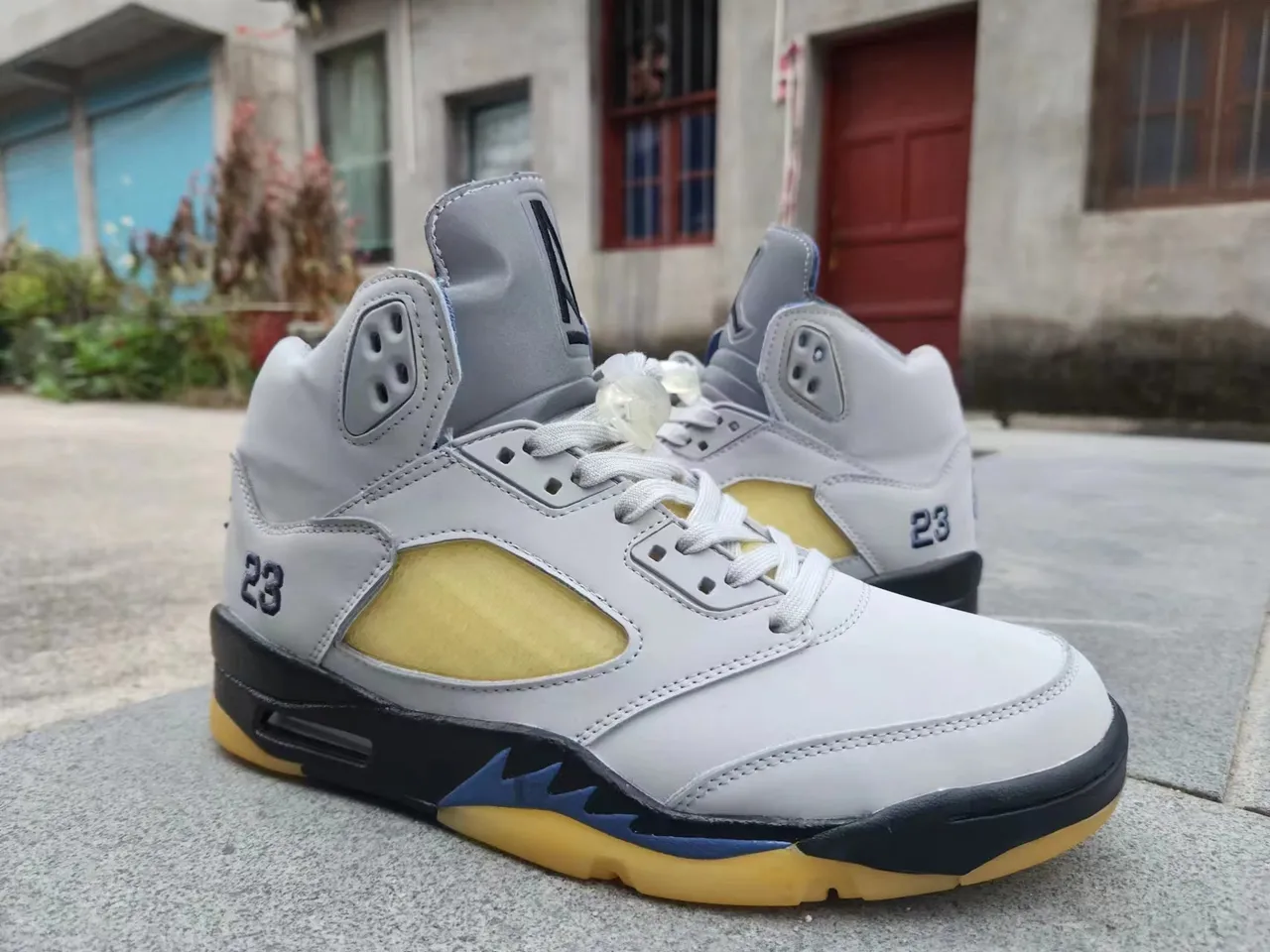 Air Jordan 5 حذاء كرة السلة رمادي فاتح أصفر أسود 2