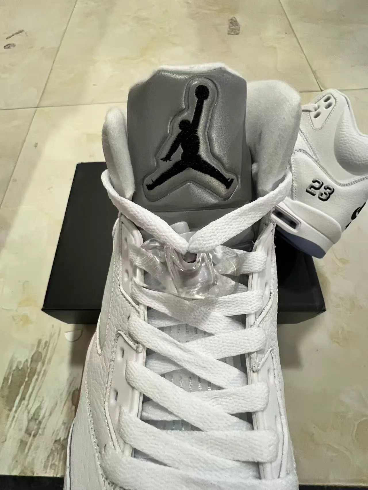 Air Jordan 5 सफ़ेद काला '23' बास्केटबॉल जूते 4
