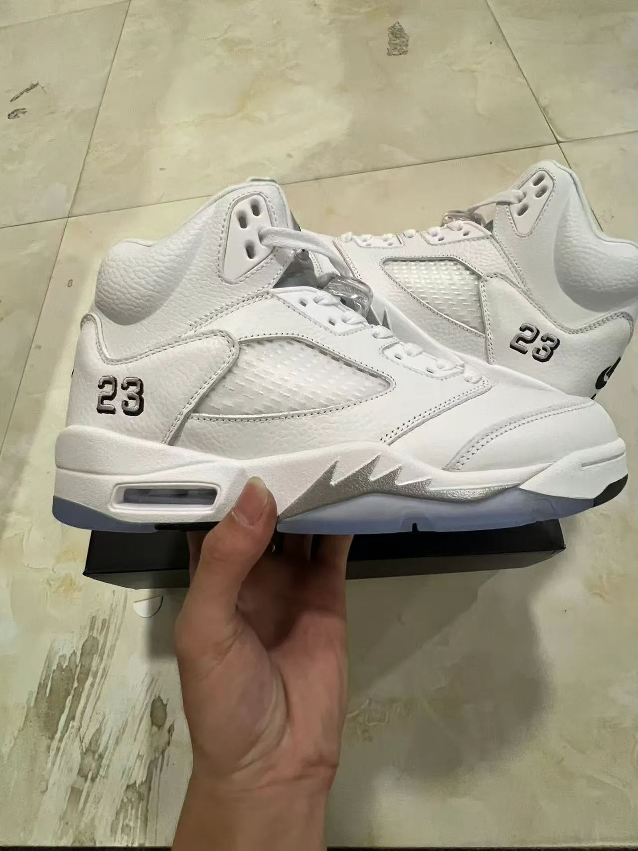 Air Jordan 5 सफ़ेद काला '23' बास्केटबॉल जूते 7