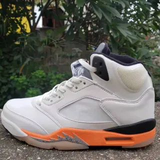 Tênis de basquete Air Jordan 5 branco laranja preto